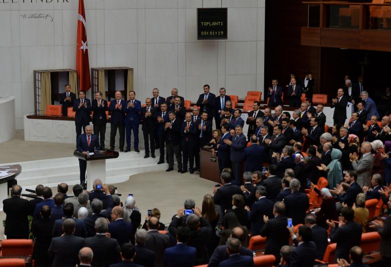 В Турции парламент одобрил развитие президентской системы