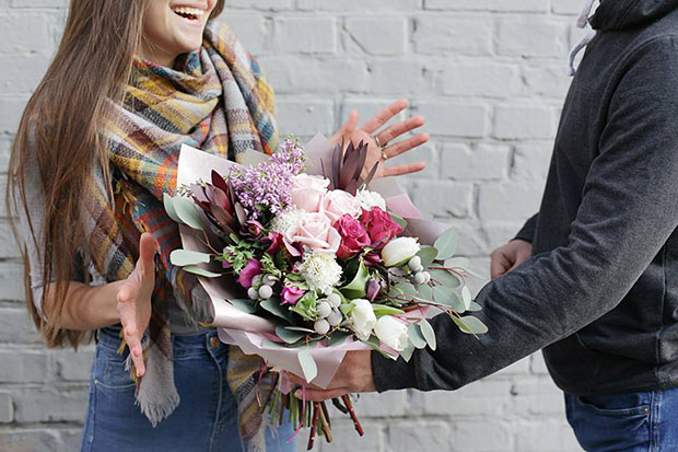 Удобная и романтическая доставка цветов: как сделать особенным каждый подарок